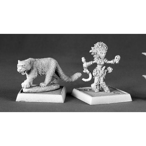 Reaper Pathfinder Miniatures: 60020 Lini, Iconic Gnome Druid and Droogami, Snow Leopard
